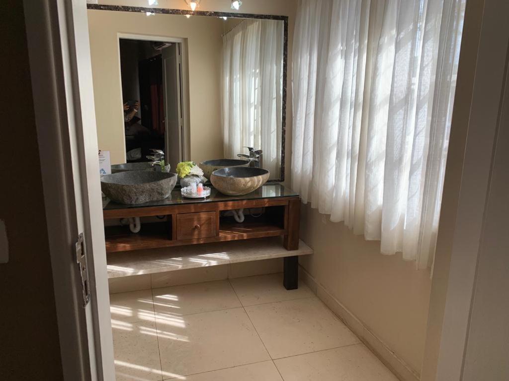 Acacia Inn Guesthouse Мапуто Екстериор снимка