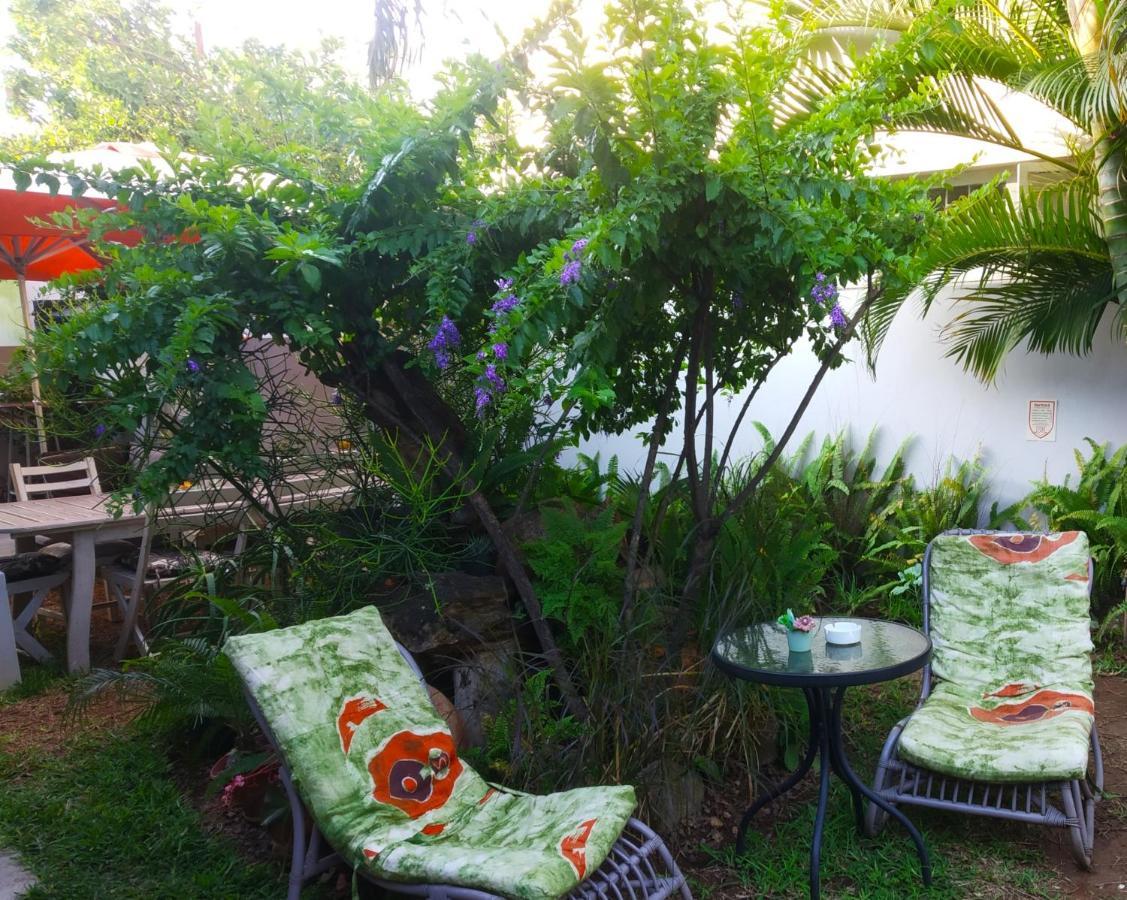 Acacia Inn Guesthouse Мапуто Екстериор снимка